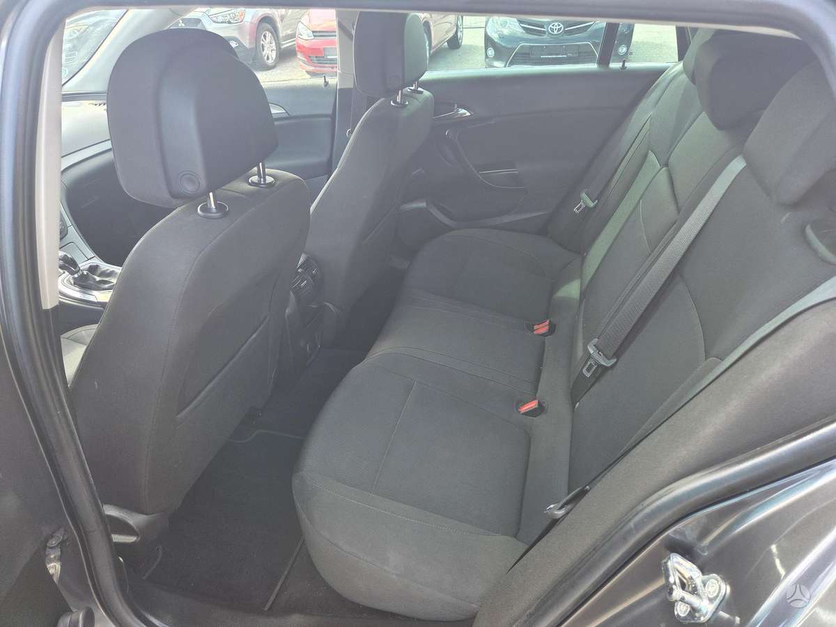 Opel Insignia 2011 — photo 11