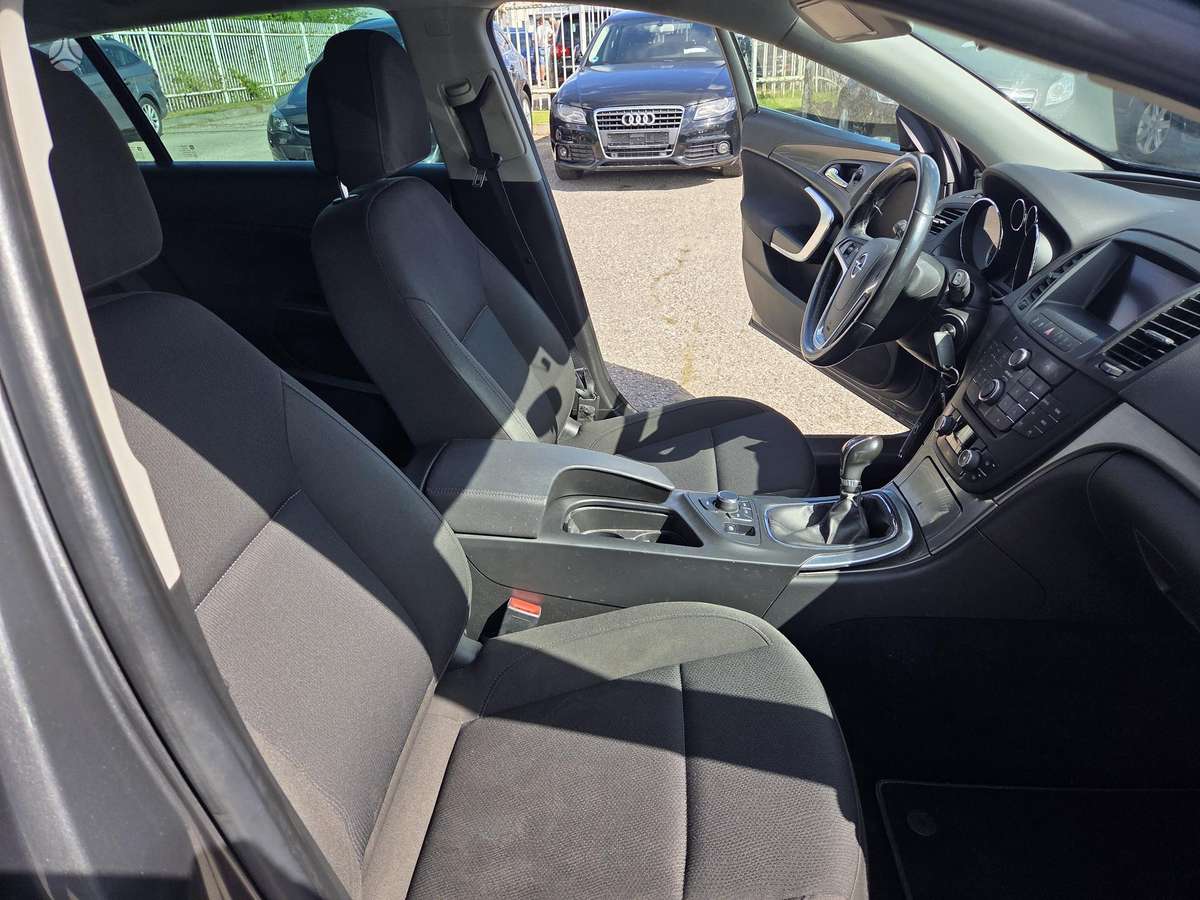 Opel Insignia 2011 — photo 14