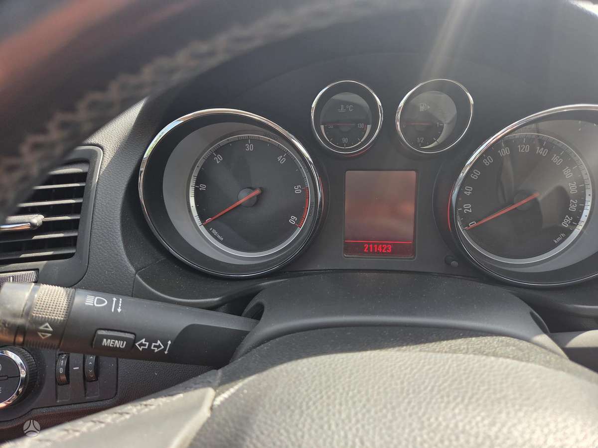 Opel Insignia 2011 — photo 17