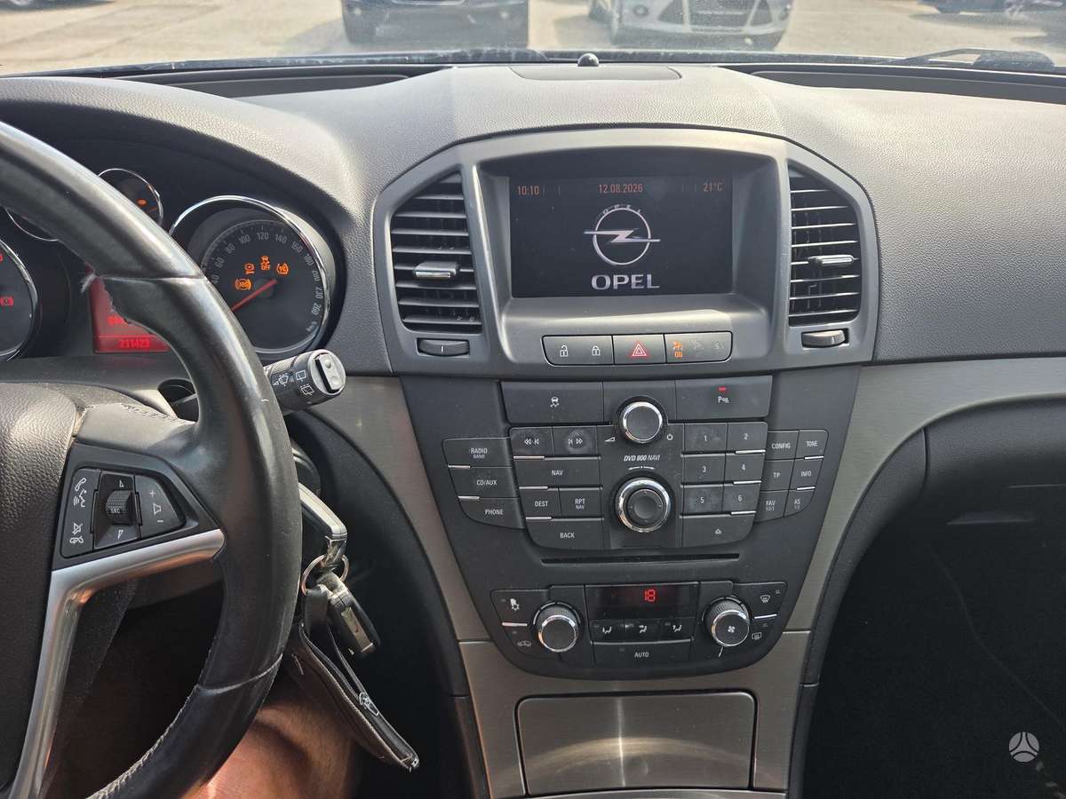 Opel Insignia 2011 — photo 18