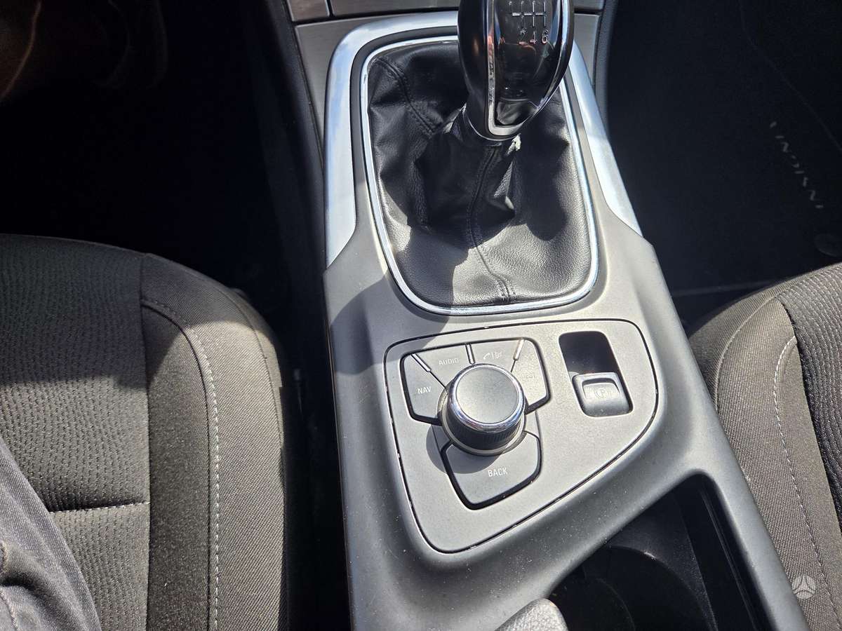 Opel Insignia 2011 — photo 19