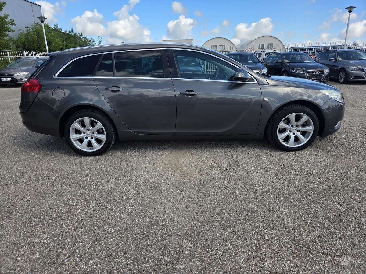 Opel Insignia 2011 — interior