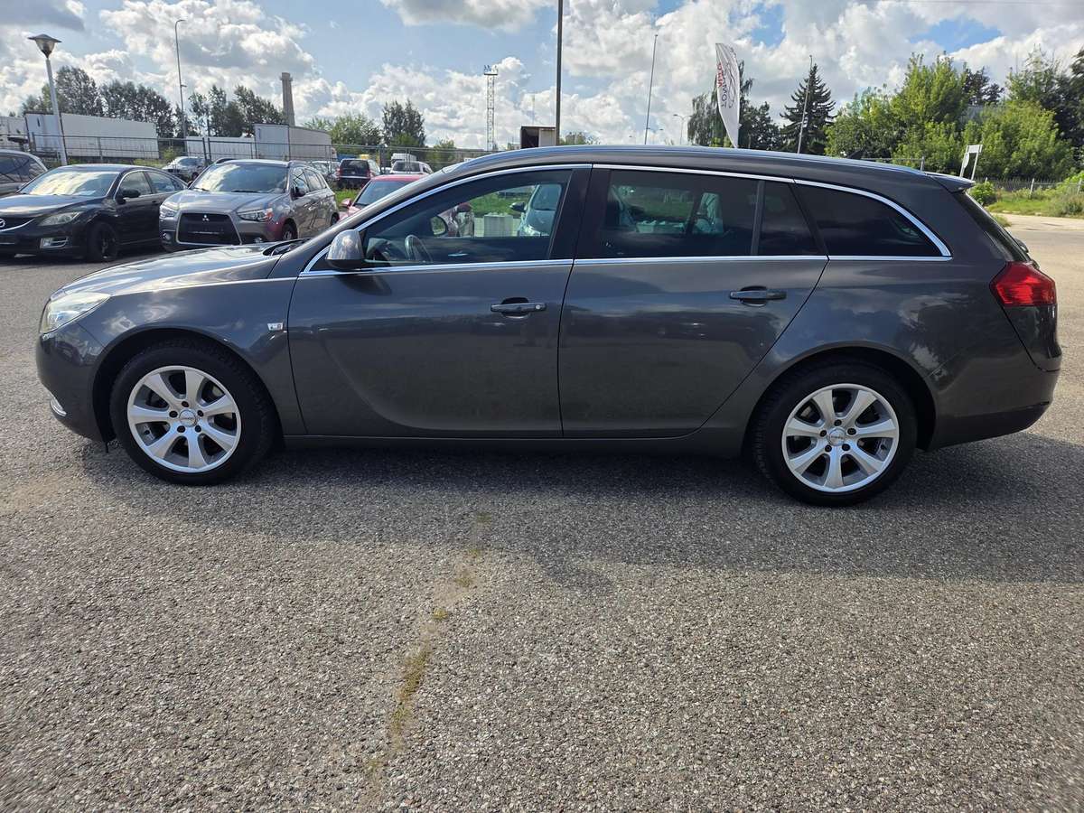 Opel Insignia 2011 — photo 7