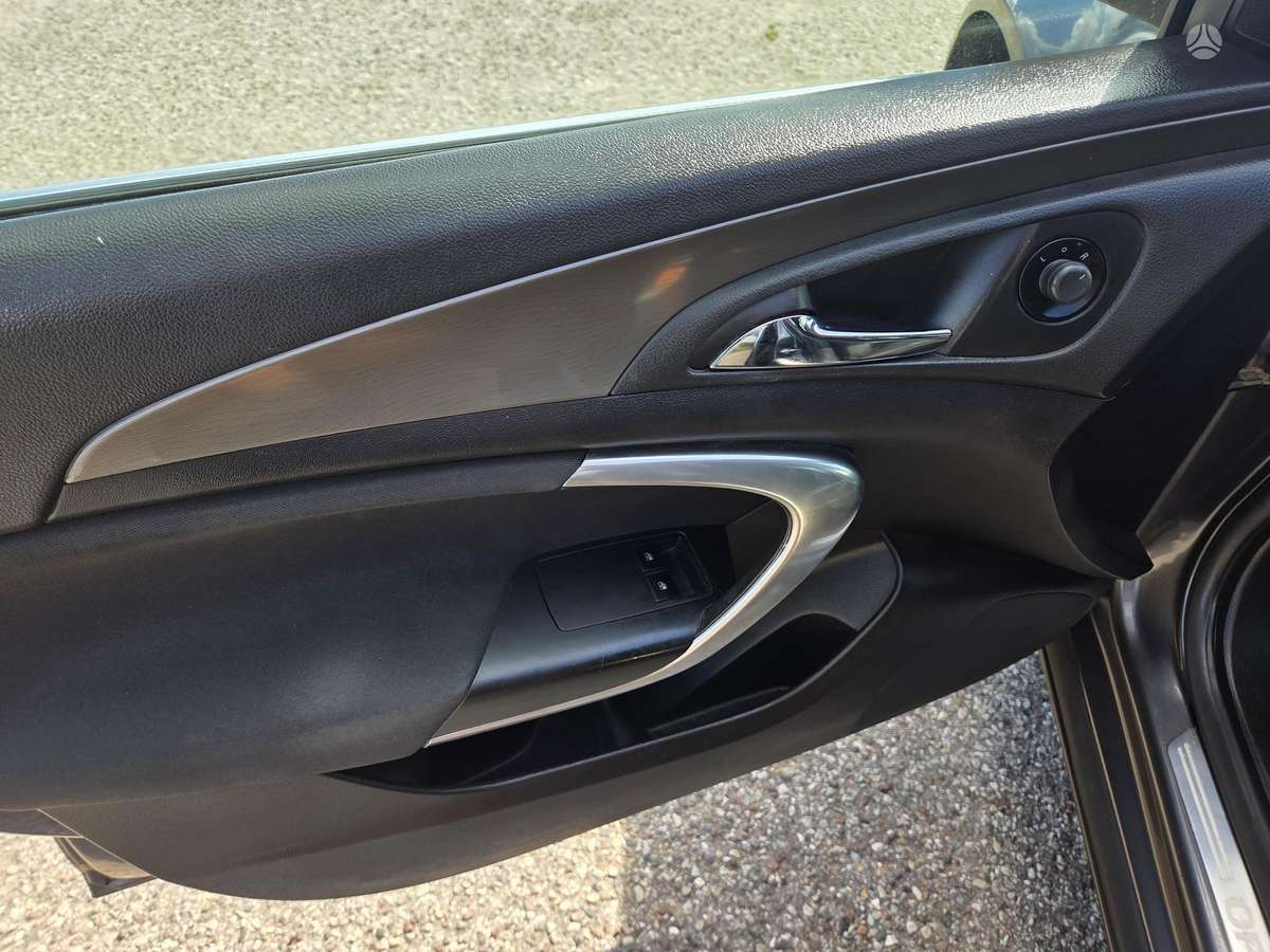 Opel Insignia 2011 — photo 9