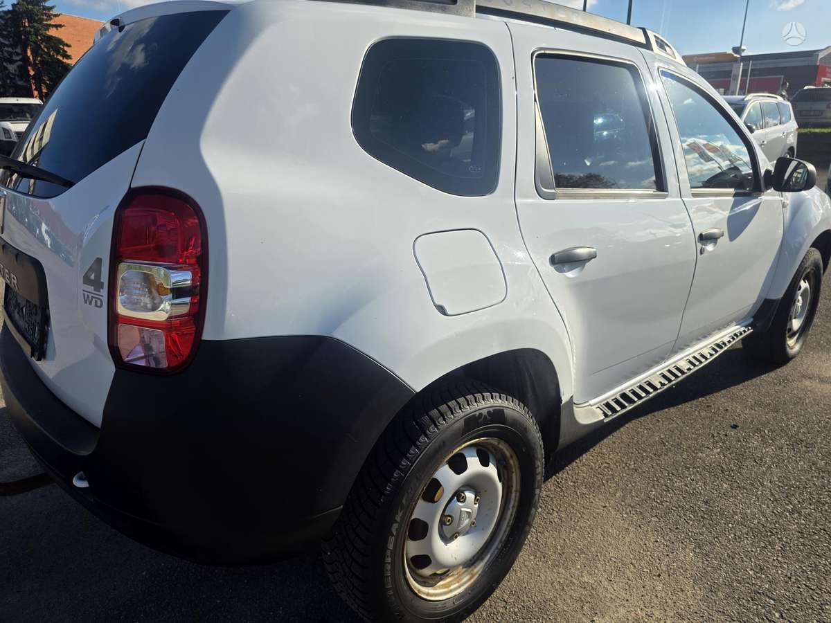 Dacia Duster 2015 — двигун 1598 cm³, 105 HP (77kW)