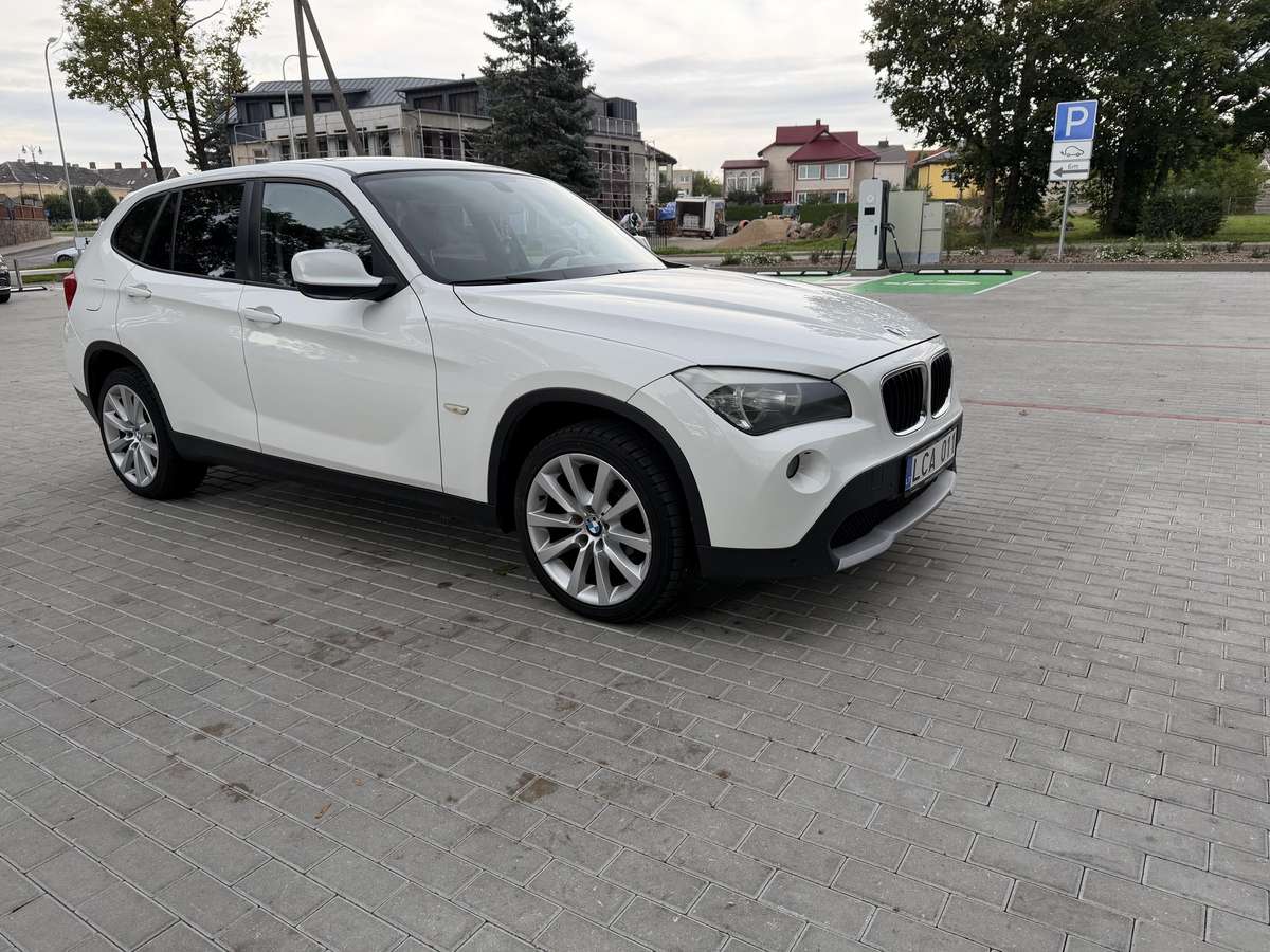 BMW X1 2012 — interior