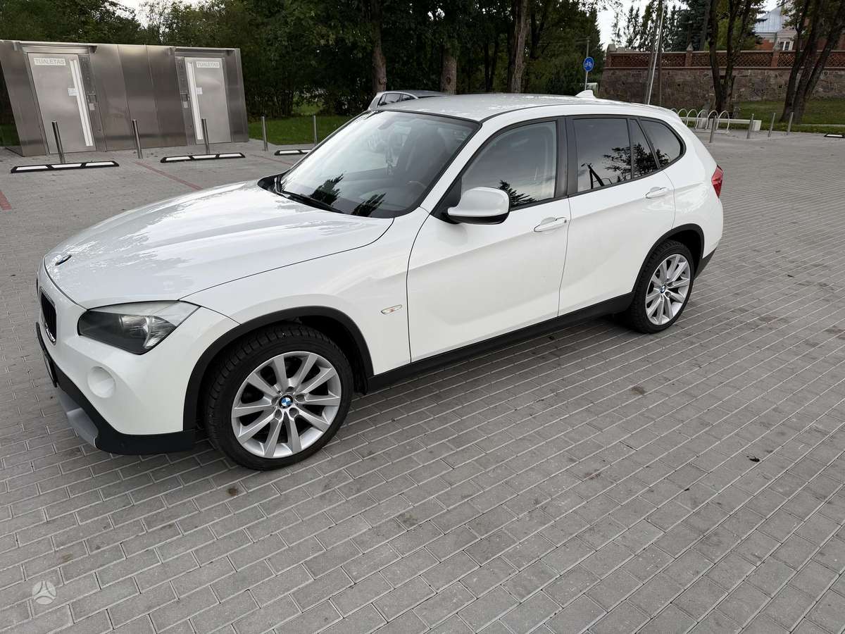 BMW X1 2012 — engine 1995 cm³, 143 HP (105kW)