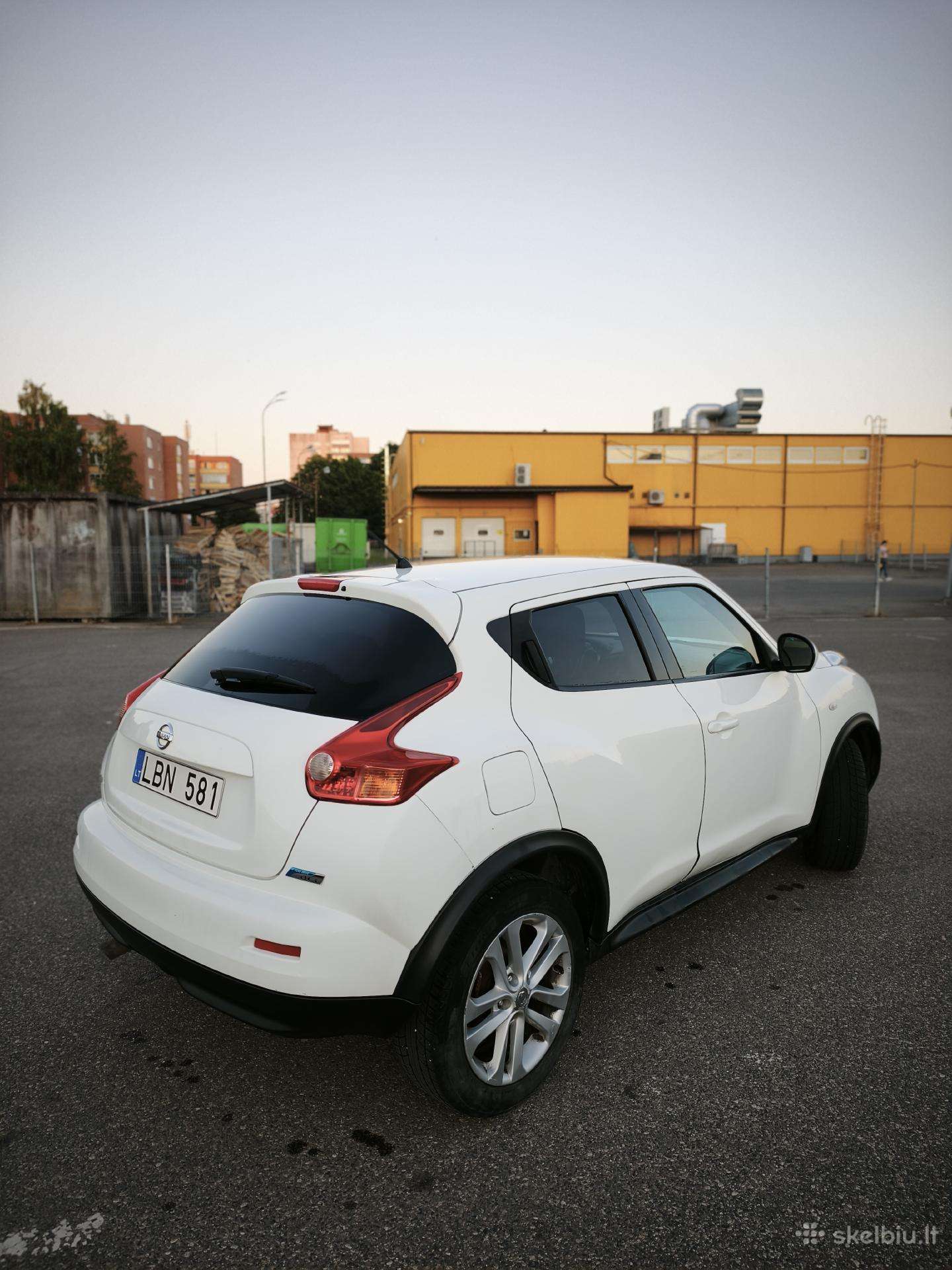 Nissan Juke 2010 — rear view