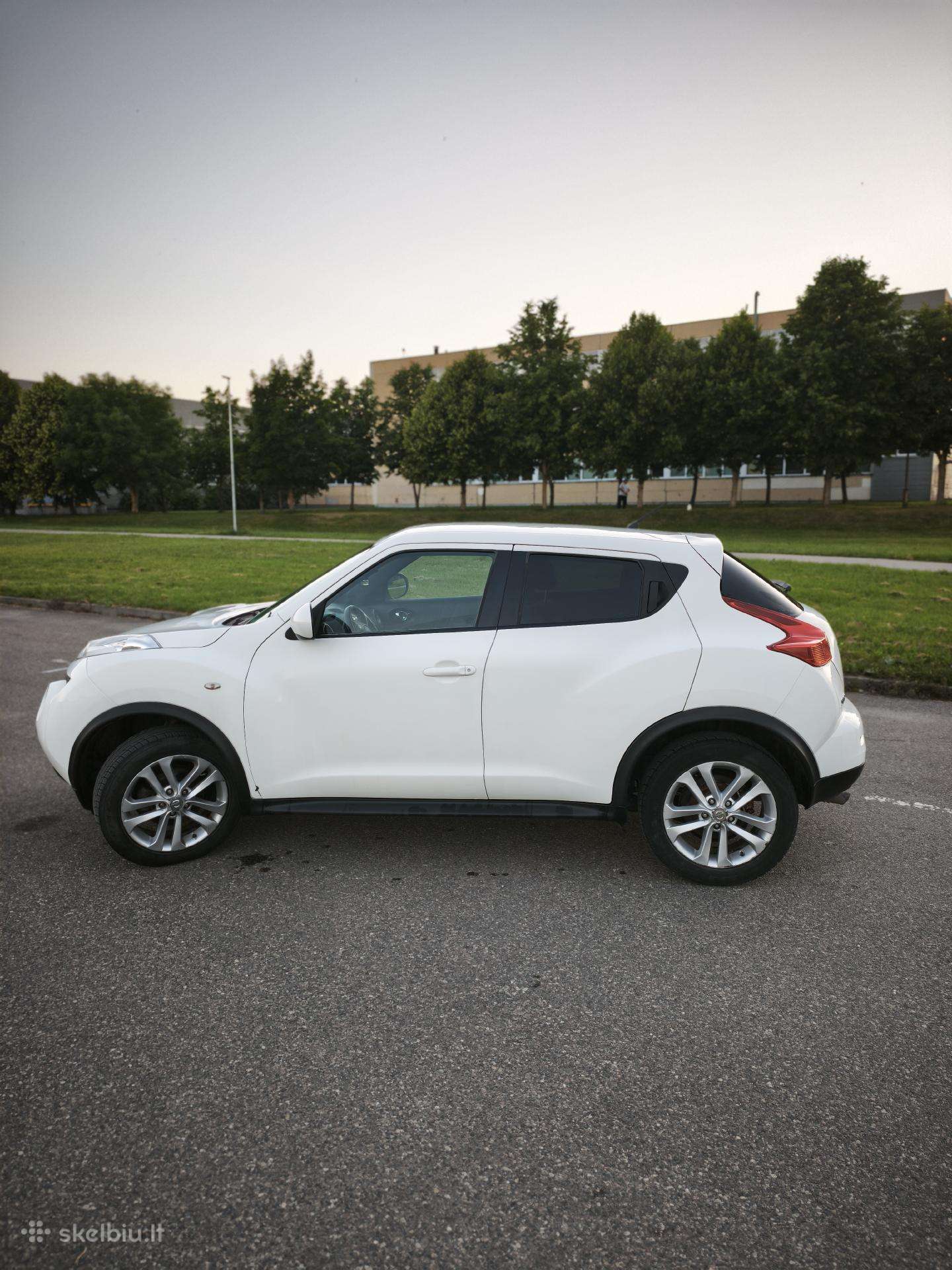 Nissan Juke 2010 — interior