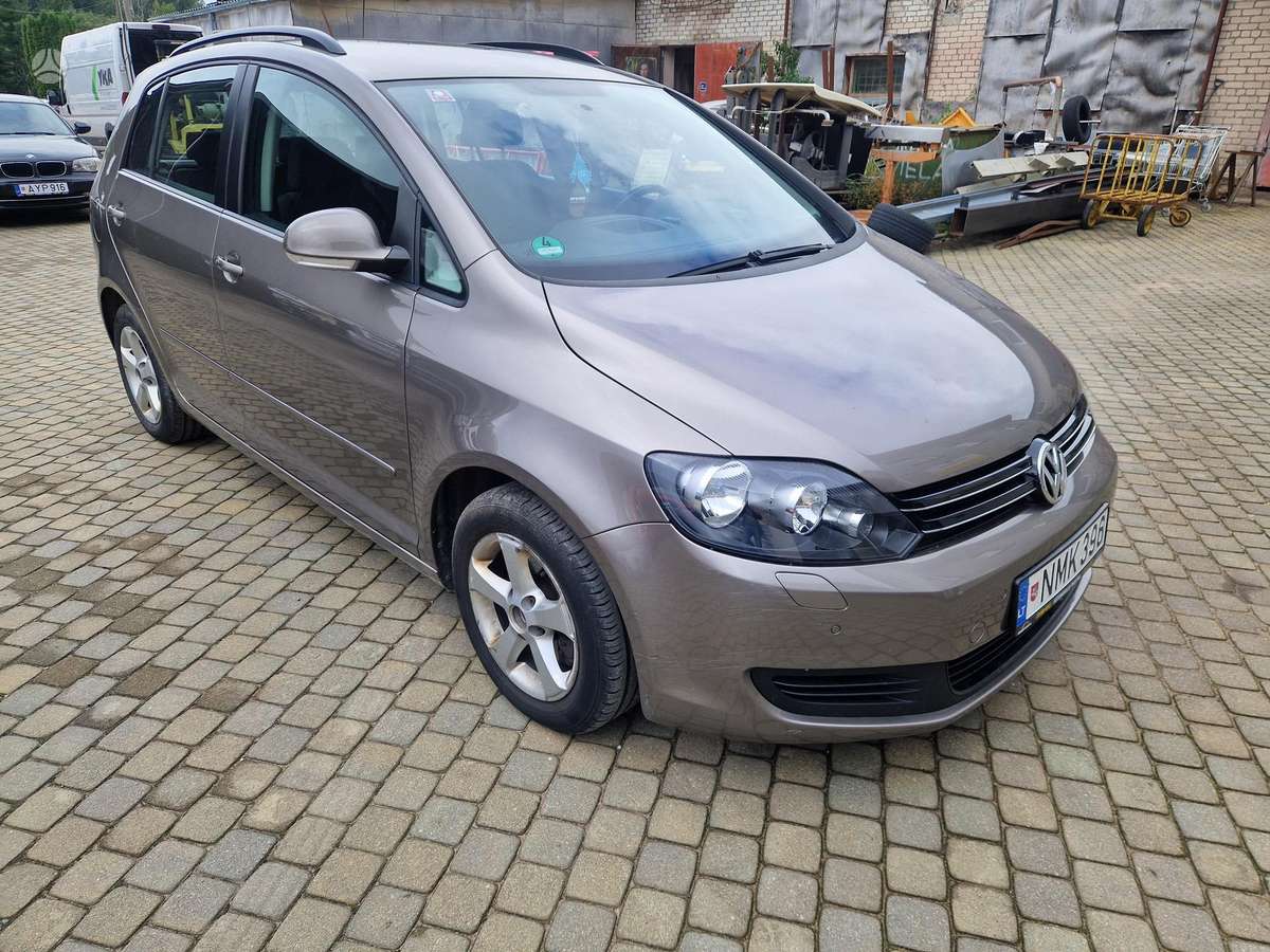 Volkswagen Golf 2009 — rear view