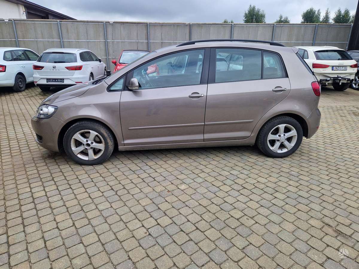 Volkswagen Golf 2009 — engine 1390 cm³, 122 HP (90kW)