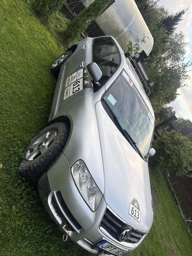 Volkswagen Touareg 2005 — rear view