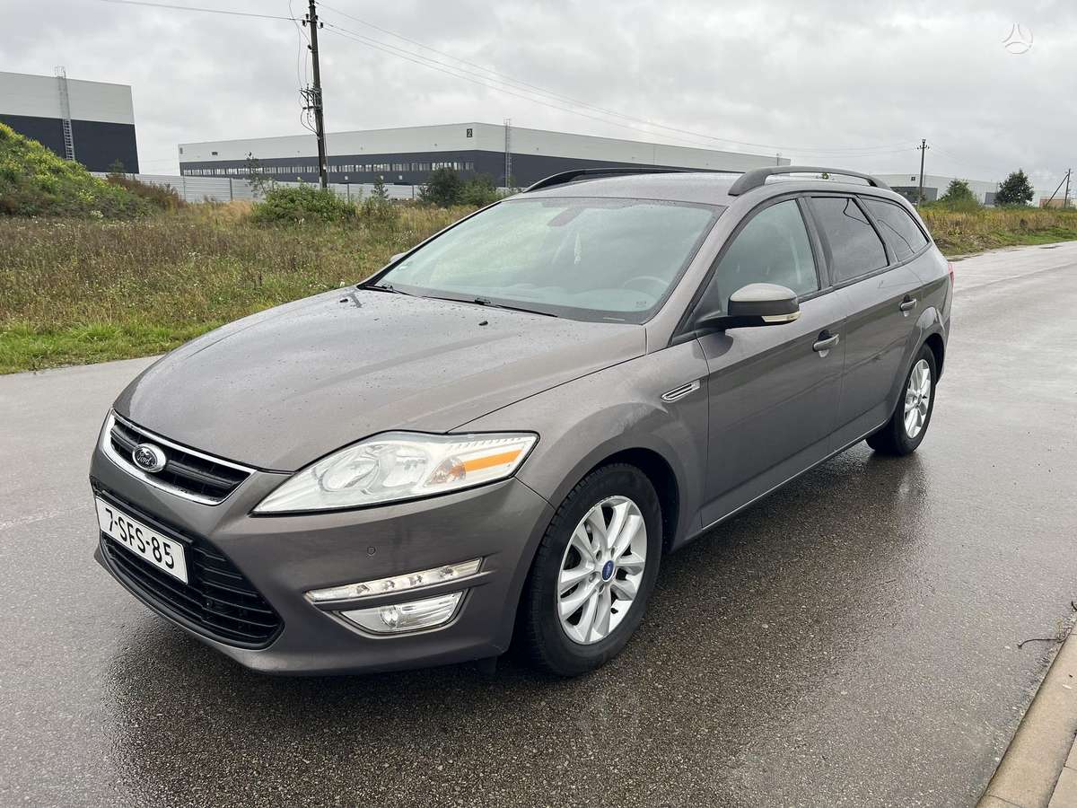 Ford Mondeo 2011 — вигляд ззаду