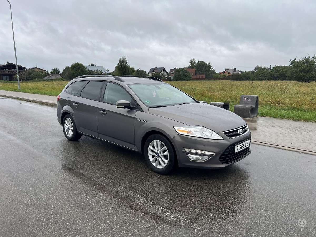 Ford Mondeo 2011 — салон
