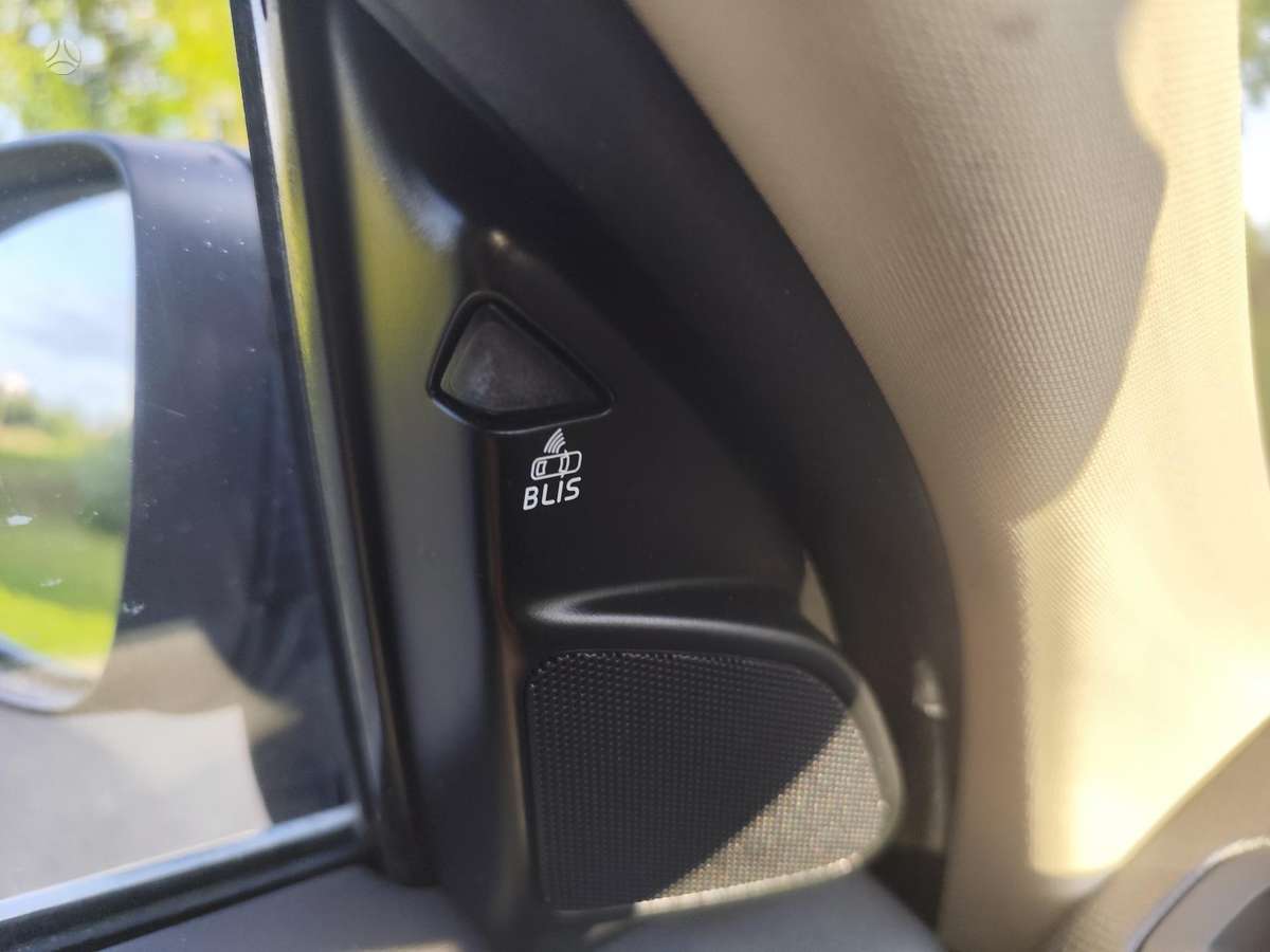 Volvo XC60 2010 — photo 15