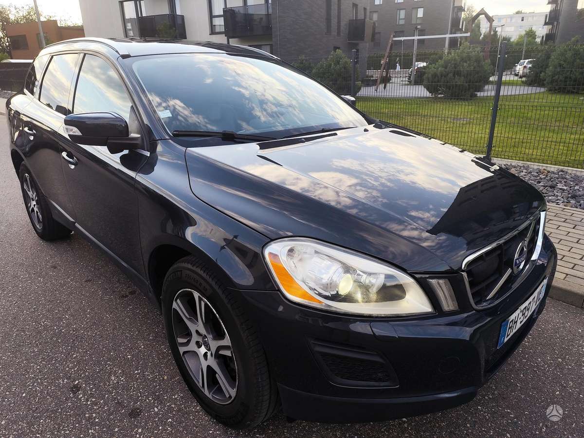 Volvo XC60 2010 — interior