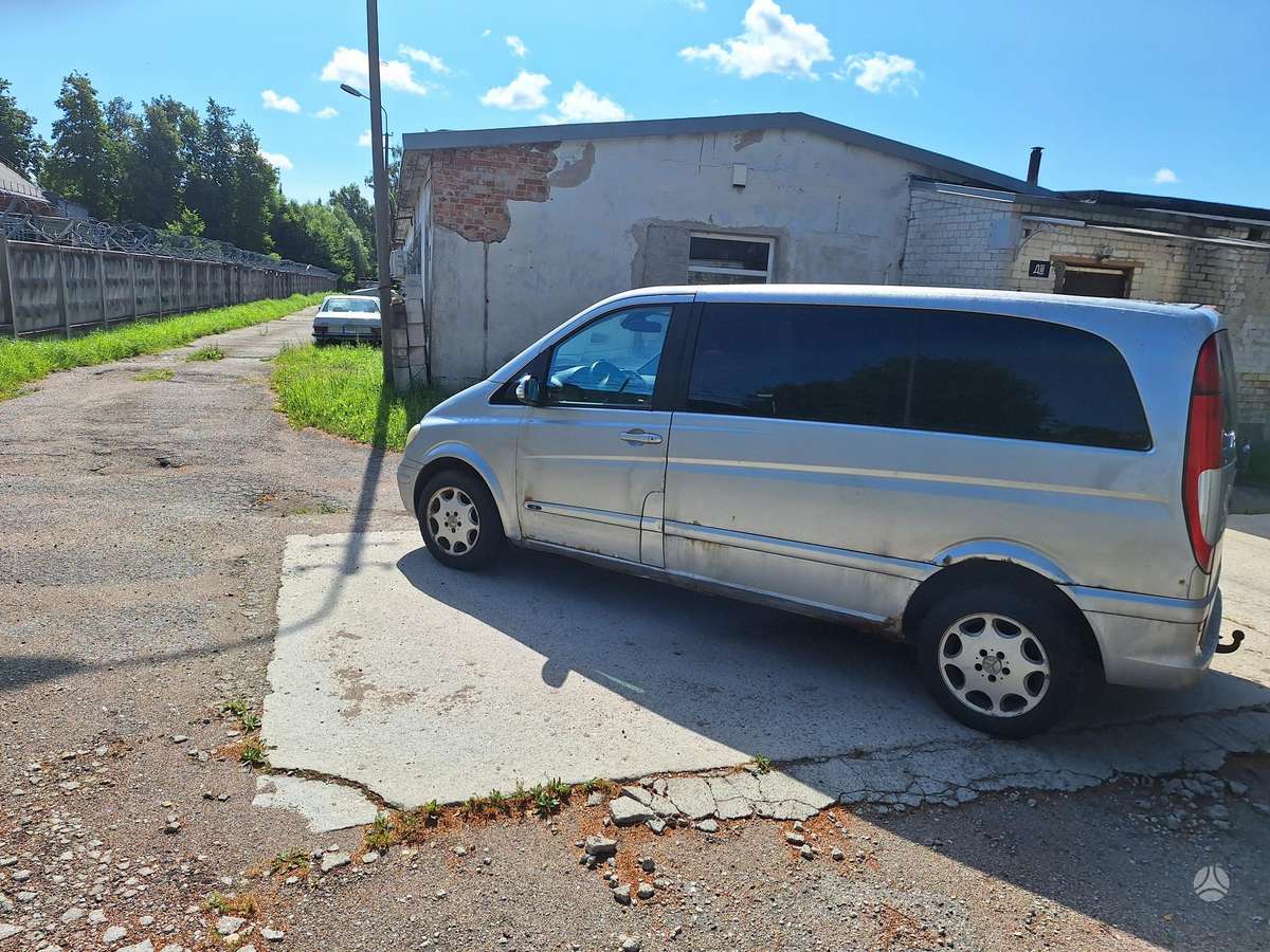 Mercedes-Benz Viano 2004 — rear view