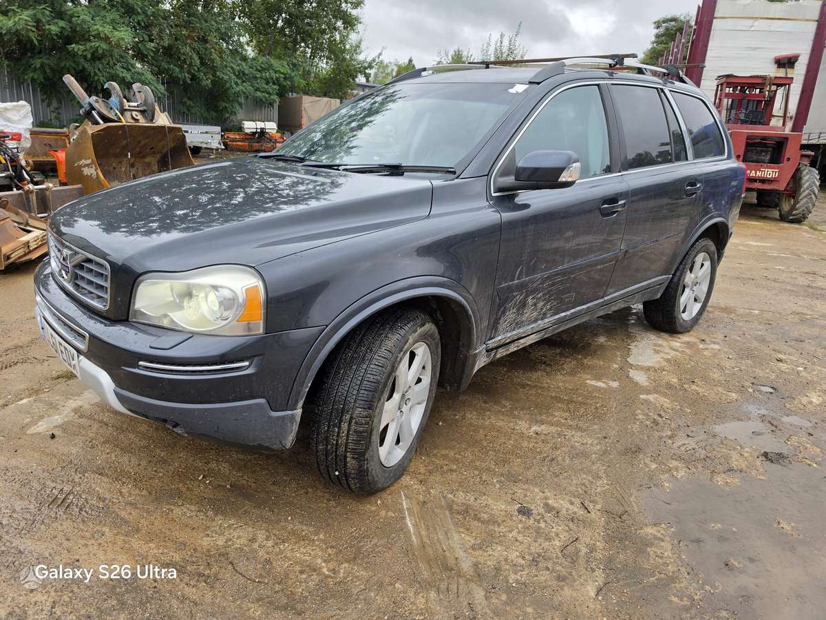 Volvo XC90 2011 — interior