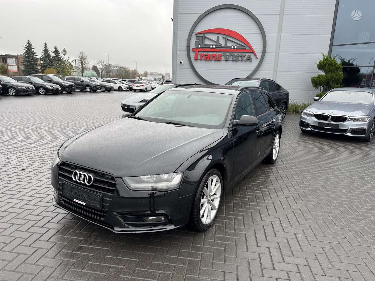 Audi A4 2012 — вигляд ззаду