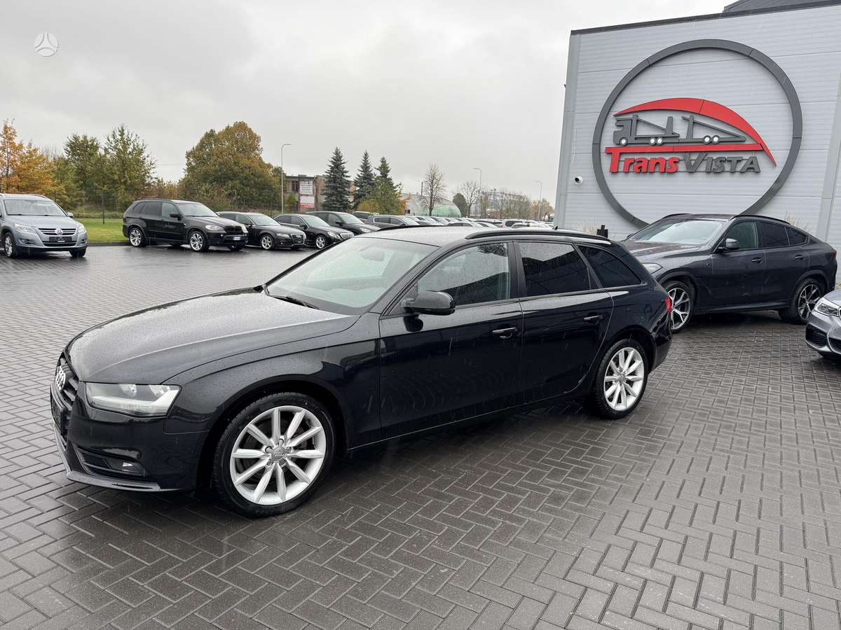 Audi A4 2012 — салон