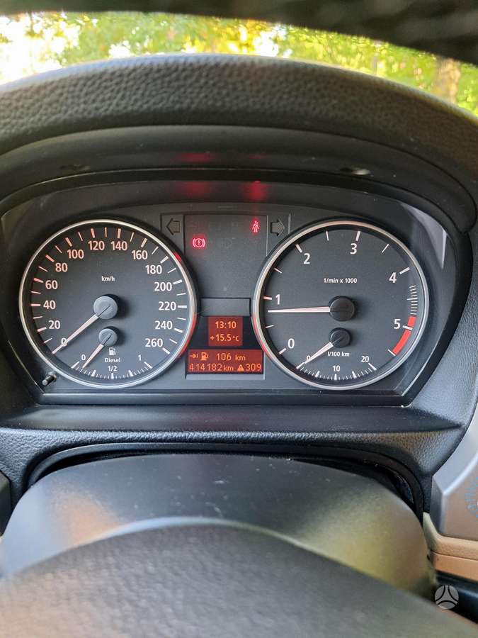 BMW 320 2005 — interior