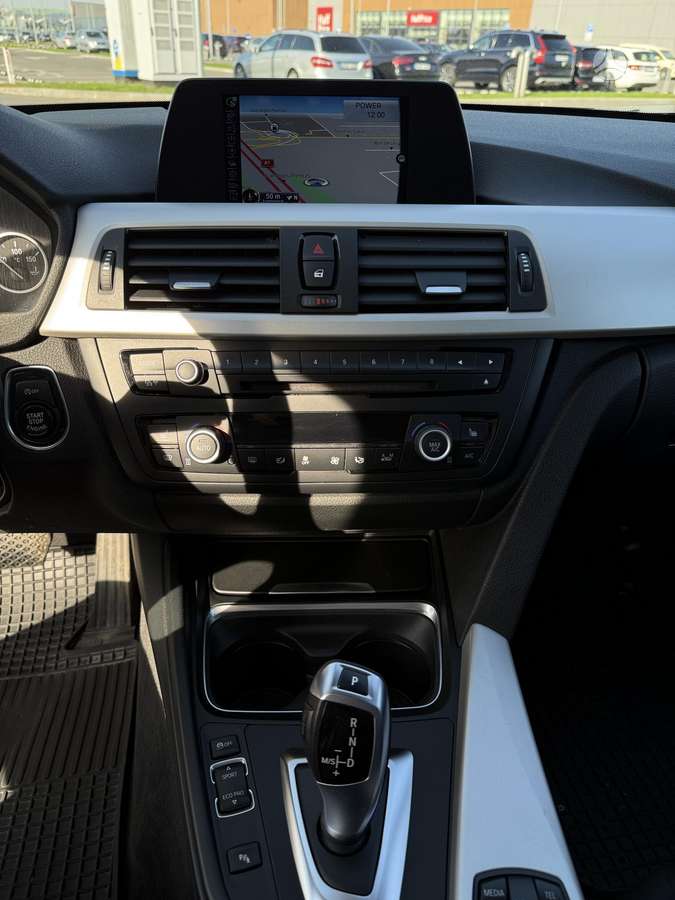BMW 318 2014 — photo 15