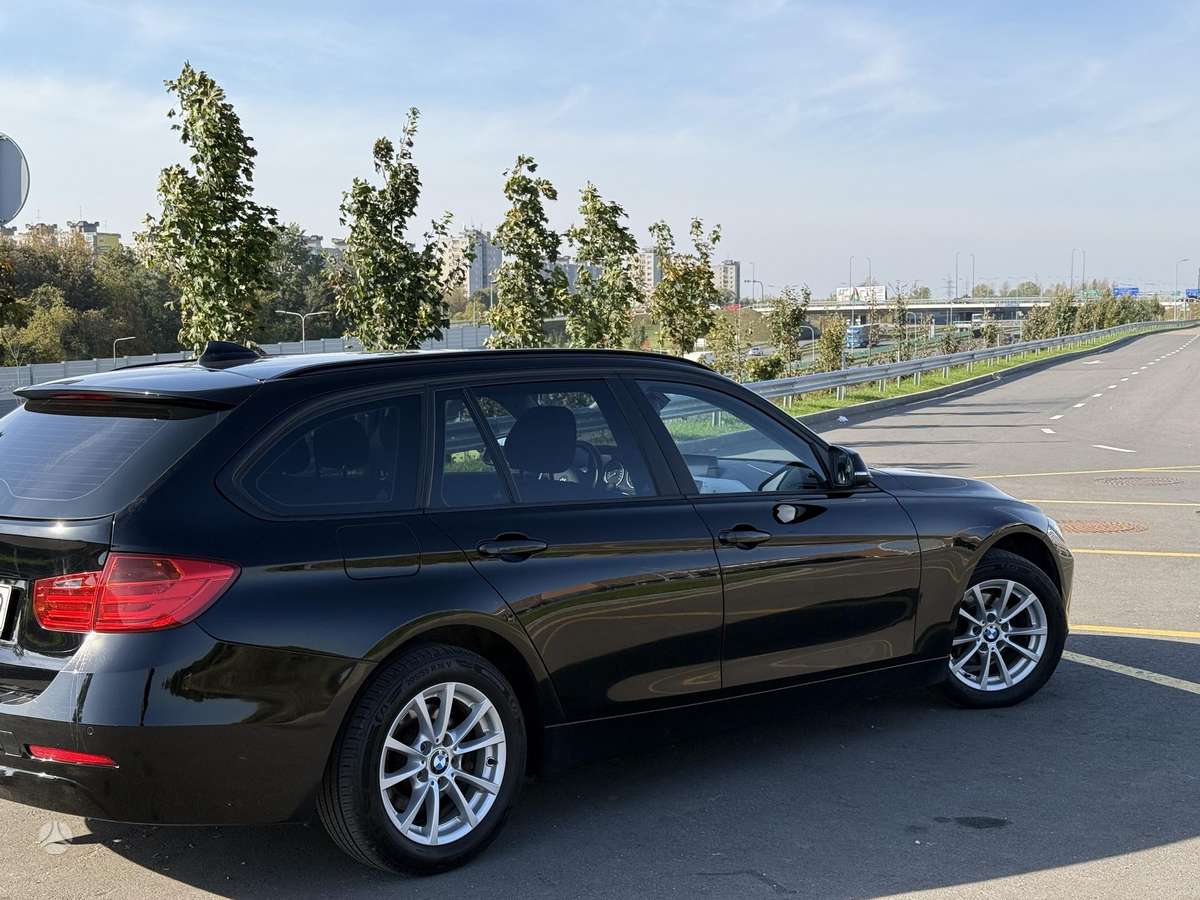 BMW 318 2014 — interior