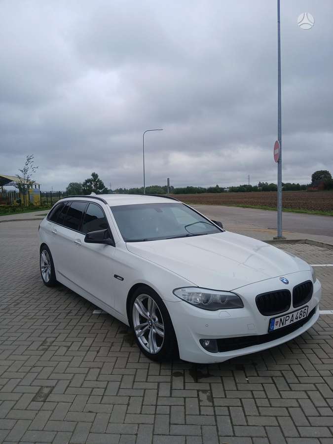 BMW 520 2012 — вигляд ззаду