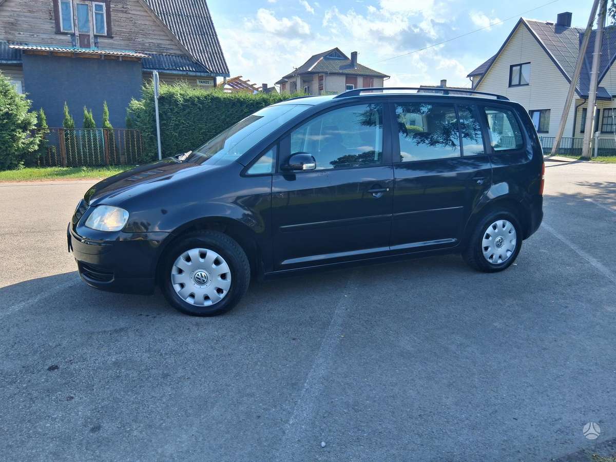 Volkswagen Touran 2006 — вигляд ззаду