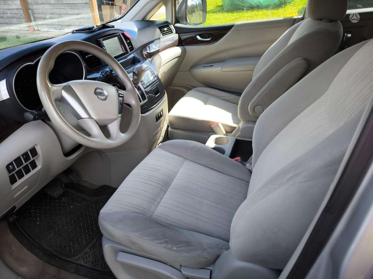 Nissan Quest 2011 — rear view