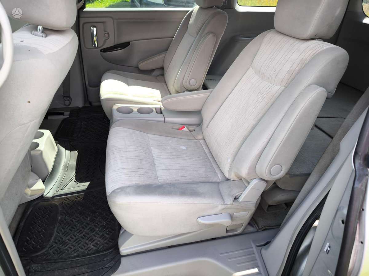 Nissan Quest 2011 — interior