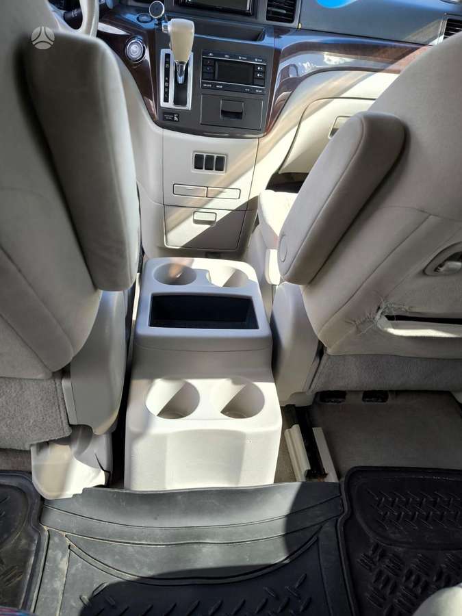 Nissan Quest 2011 — photo 7