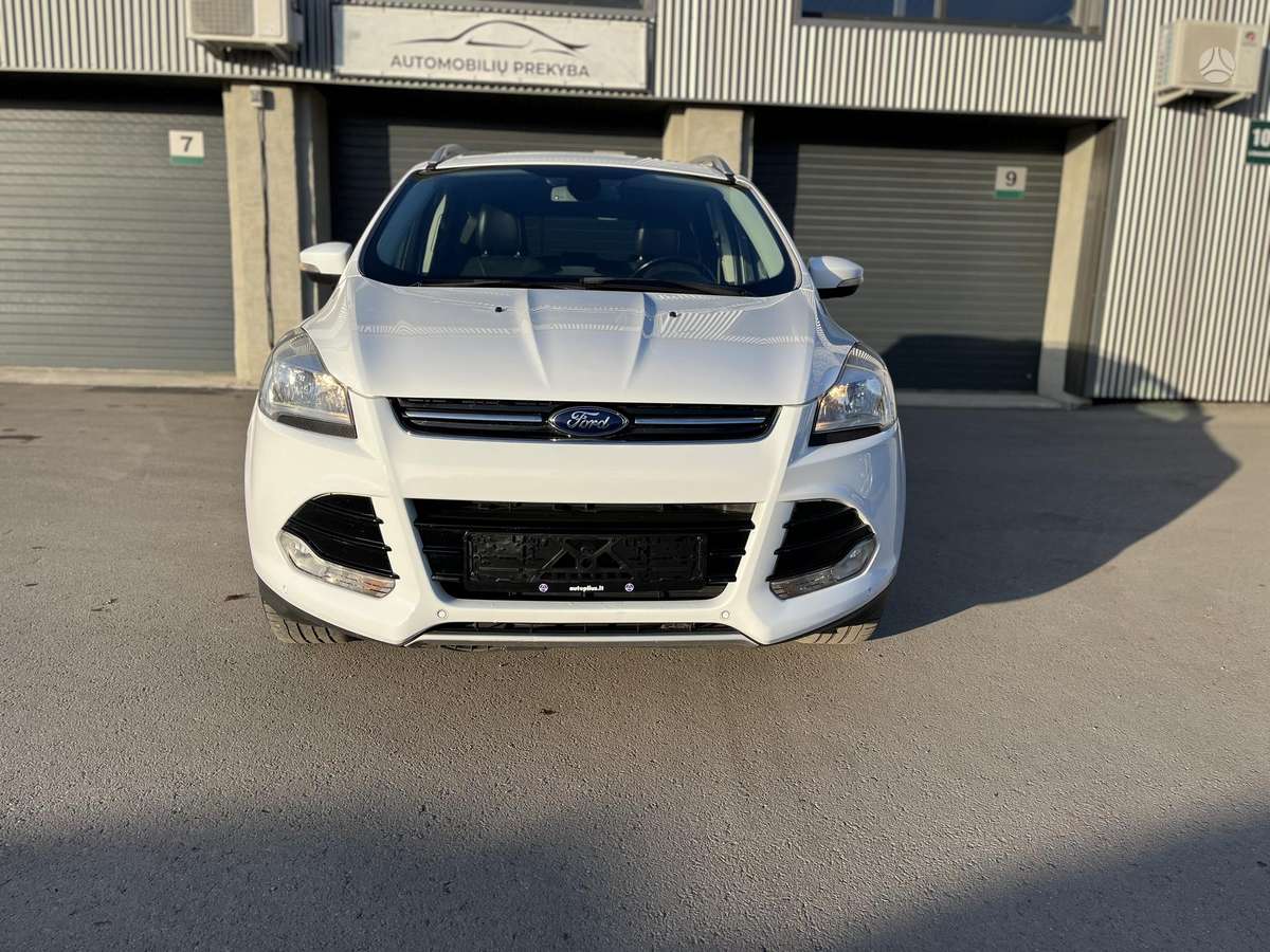 Ford Kuga 2013 — вигляд ззаду