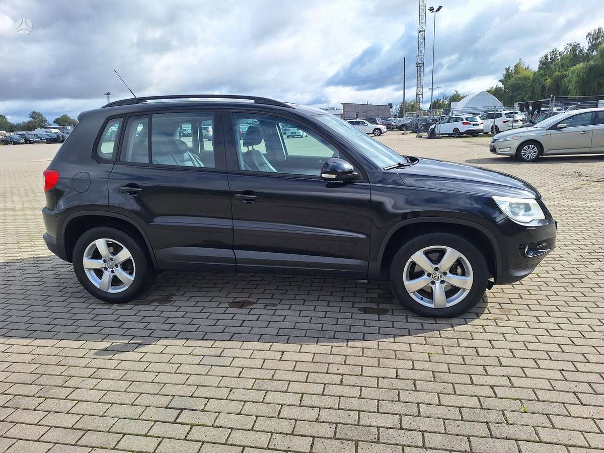 Volkswagen Tiguan 2007 — rear view