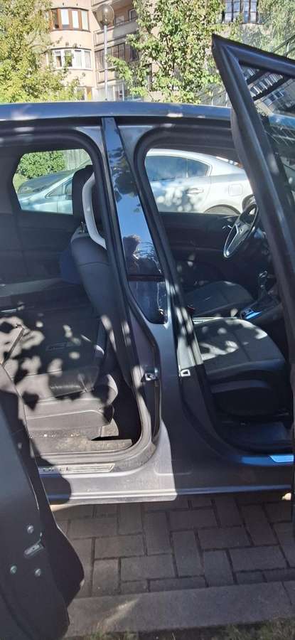 Opel Meriva 2015 — photo 10