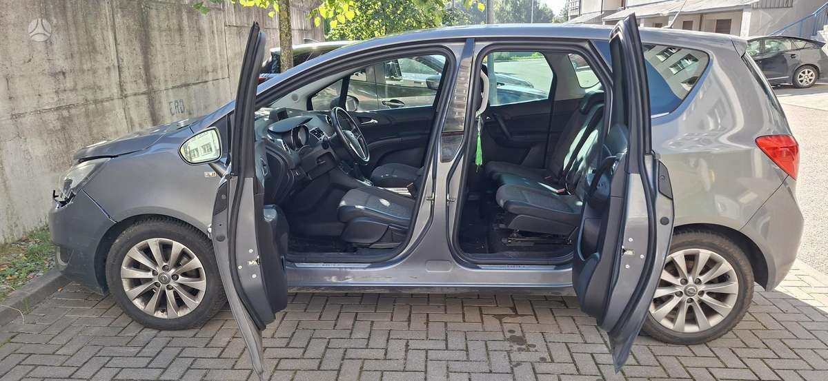 Opel Meriva 2015 — photo 11