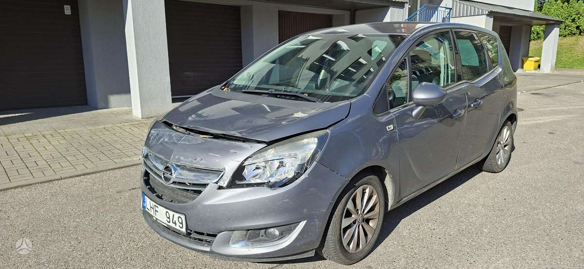 Opel Meriva 2015 — interior