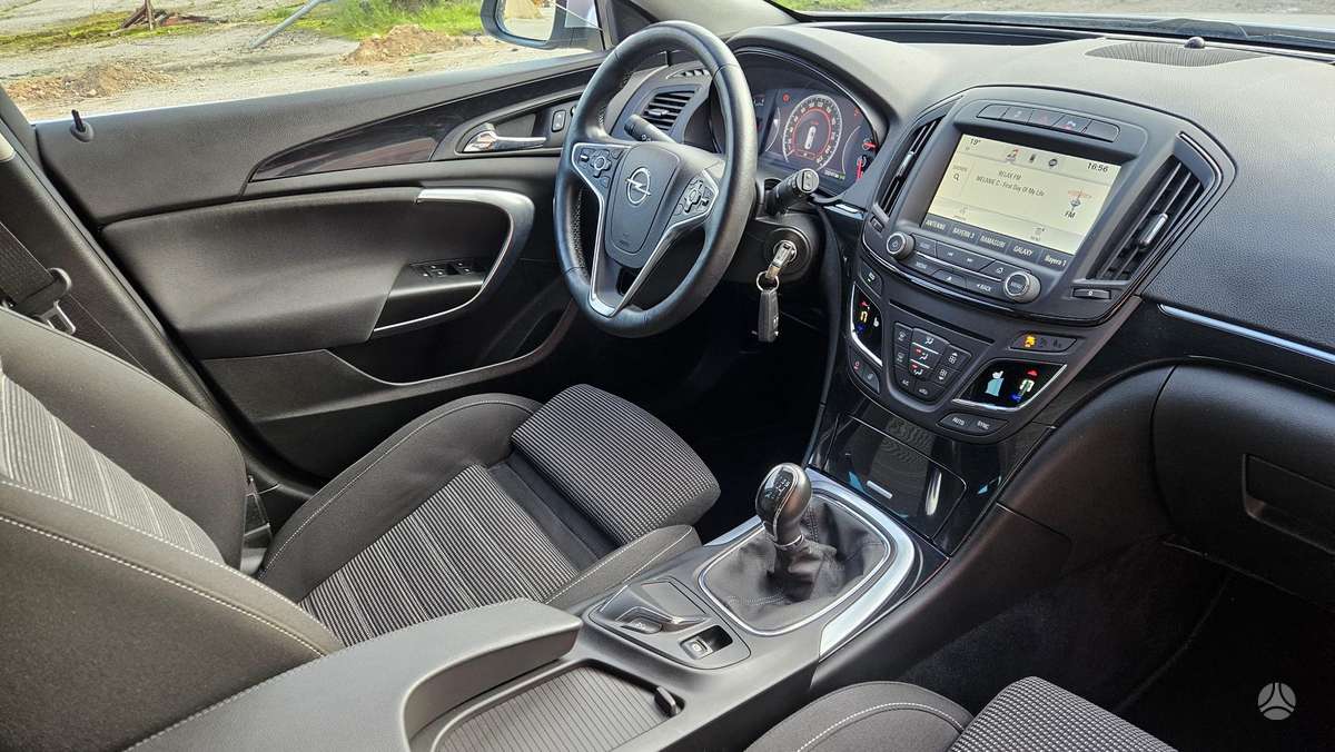 Opel Insignia 2014 — photo 24