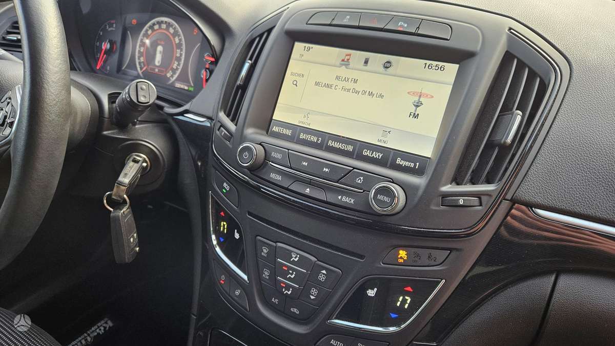 Opel Insignia 2014 — photo 25