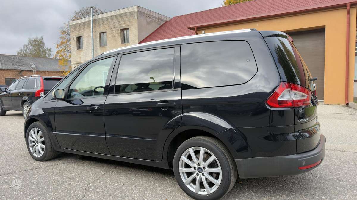 Ford Galaxy 2012 — photo 13