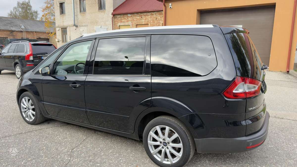 Ford Galaxy 2012 — photo 14