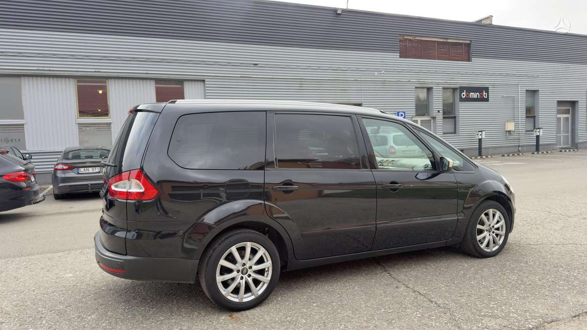 Ford Galaxy 2012 — photo 17