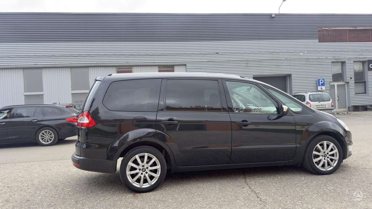 Ford Galaxy 2012 — photo 18