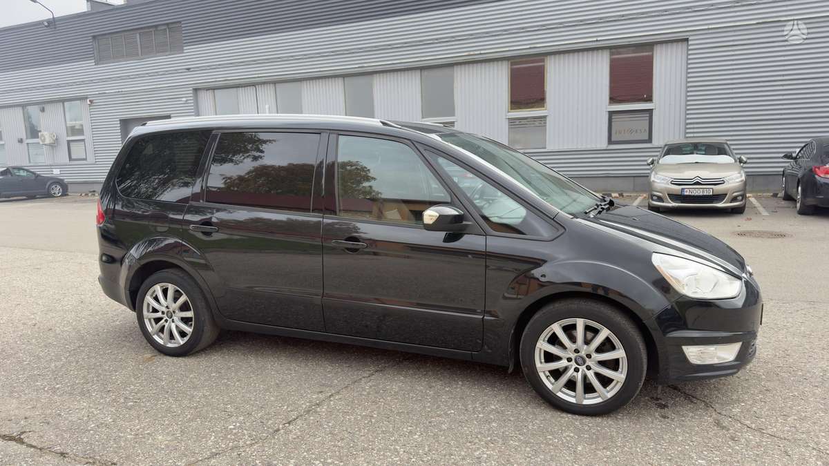 Ford Galaxy 2012 — photo 19