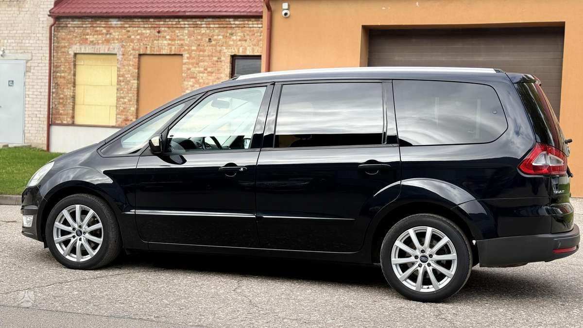Ford Galaxy 2012 — rear view