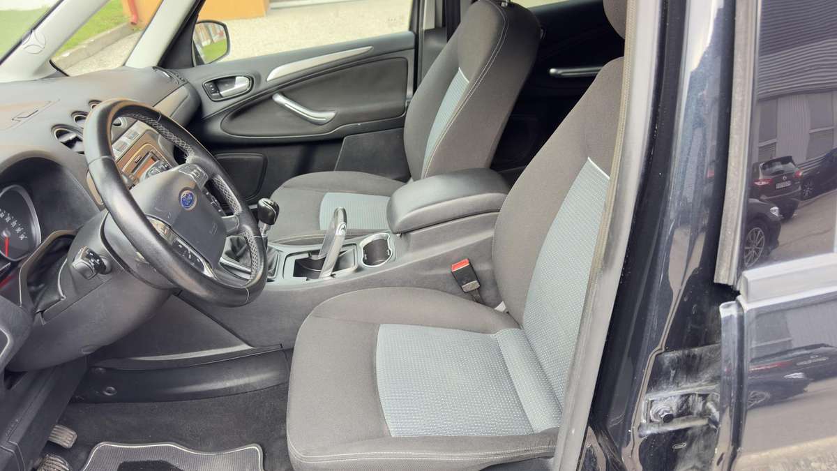 Ford Galaxy 2012 — photo 23