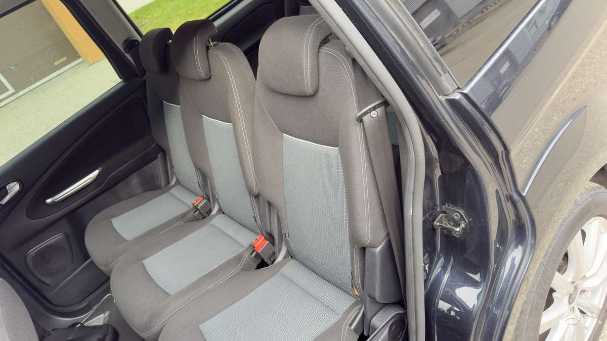Ford Galaxy 2012 — photo 24