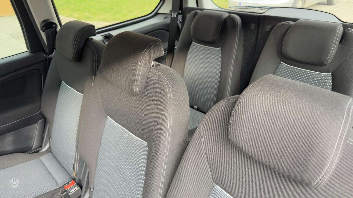 Ford Galaxy 2012 — photo 26