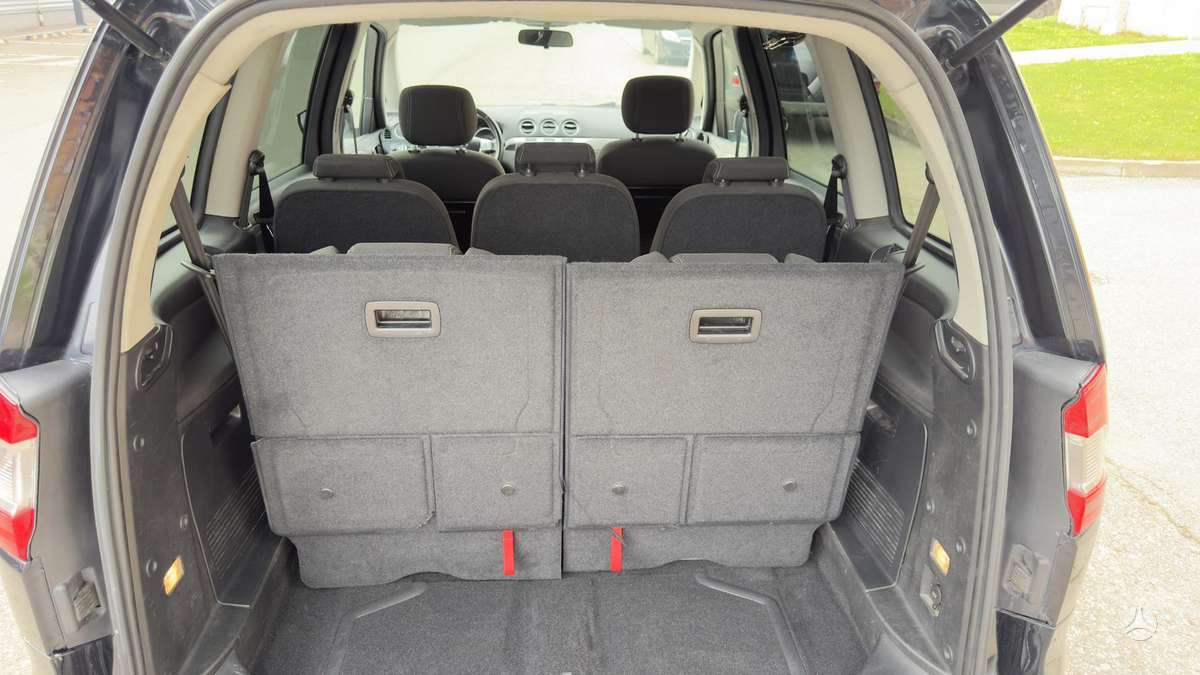 Ford Galaxy 2012 — photo 27