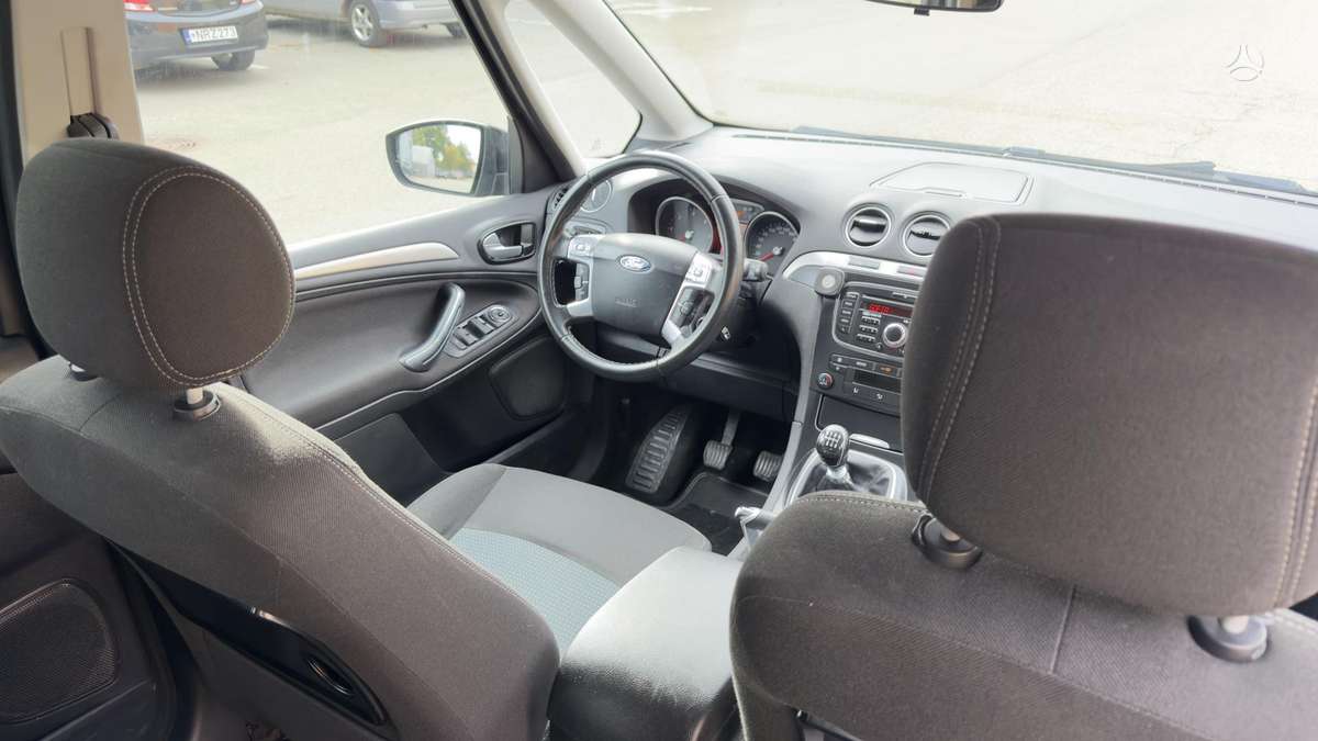 Ford Galaxy 2012 — photo 28